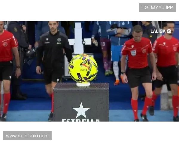 莫莱罗关键传球被拦截，比利亚雷亚尔少一人作战乏力